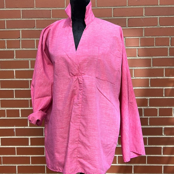 Pretty in Pink💕! Light weight cotton/poly blend long sleeve blouse. No ironing! - Picture 2 of 7